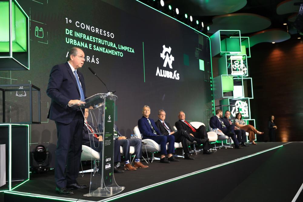 Capa da notícia: SLU participa do 1º Congresso de Infraestrutura e Limpeza Urbana