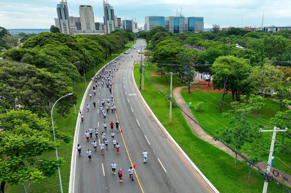 Oitava edição da Corrida do Gari reúne mais de 3 mil participantes